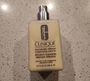 Clinique Dramatically Different Moisturizing Lotion+ - Cream with Silver Cap